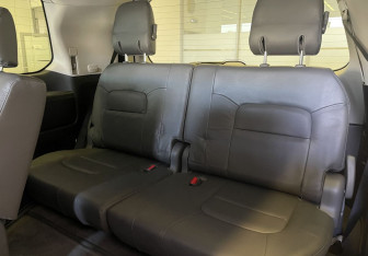 Подержанный автомобиль Toyota Land Cruiser Suv 2010 года (10 фото)