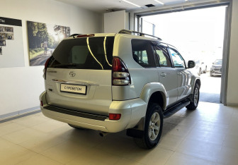 Подержанный автомобиль Toyota Land Cruiser Prado 2008 года (4 фото)