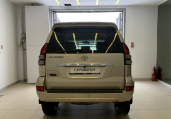 Подержанный автомобиль Toyota Land Cruiser Prado 2006 года (5 фото)