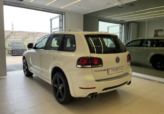 Подержанный автомобиль Volkswagen Touareg 2008 года (6 фото)