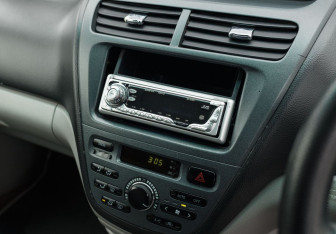 Подержанный автомобиль Toyota Opa 2001 года (13 фото)