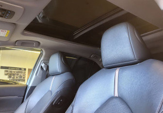 Подержанный автомобиль Toyota Camry Sedan 2022 года (13 фото)