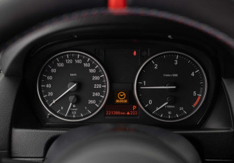 Подержанный автомобиль BMW X1 2011 года (13 фото)