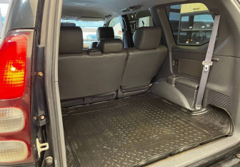 Подержанный автомобиль Toyota Land Cruiser Prado 2008 года (17 фото)