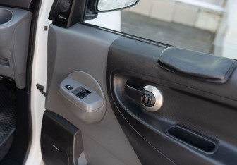 Подержанный автомобиль Nissan NV200 2014 года (16 фото)