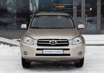 Подержанный автомобиль Toyota RAV4 2007 года (2 фото)
