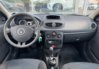 Подержанный автомобиль Renault Clio Hatchback 2007 года (11 фото)