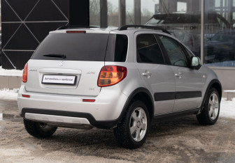 Подержанный автомобиль Suzuki SX4 Hatchback 2013 года (5 фото)