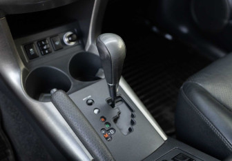 Подержанный автомобиль Toyota RAV4 2012 года (16 фото)