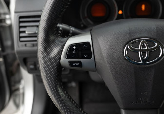 Подержанный автомобиль Toyota Corolla Sedan 2013 года (12 фото)