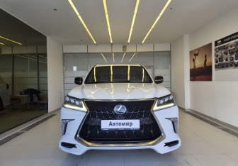 Подержанный автомобиль Lexus LX 2017 года (2 фото)