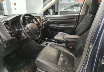 Подержанный автомобиль Mitsubishi Outlander 2016 года (8 фото)