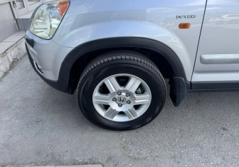 Подержанный автомобиль Honda CR-V 2002 года (12 фото)