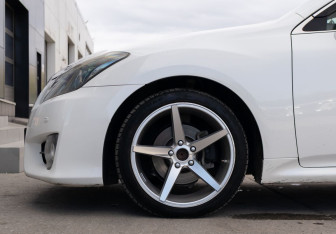 Подержанный автомобиль Toyota Crown Sedan 2010 года (9 фото)