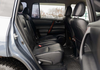 Подержанный автомобиль Toyota Highlander 2011 года (21 фото)