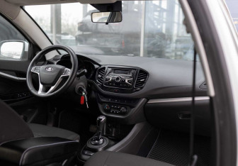 Подержанный автомобиль LADA (ВАЗ) Vesta Sedan 2016 года (10 фото)