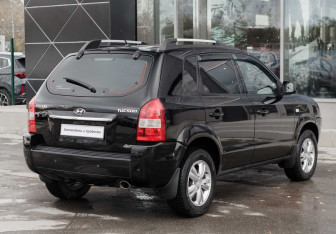 Подержанный автомобиль Hyundai Tucson 2008 года (5 фото)