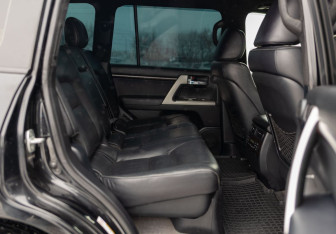 Подержанный автомобиль Toyota Land Cruiser Suv 2012 года (21 фото)