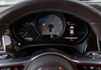 Подержанный автомобиль Porsche Macan 2015 года (12 фото)