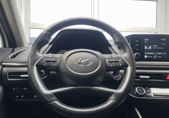 Подержанный автомобиль Hyundai Sonata 2021 года (10 фото)