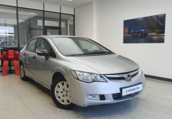 Подержанный автомобиль Honda Civic Sedan 2008 года (3 фото)