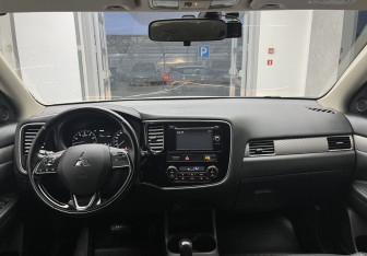 Подержанный автомобиль Mitsubishi Outlander 2015 года (8 фото)