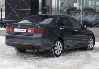 Подержанный автомобиль Honda Accord Sedan 2006 года (5 фото)