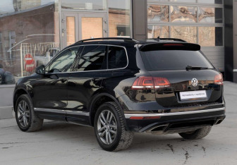 Подержанный автомобиль Volkswagen Touareg 2017 года (7 фото)