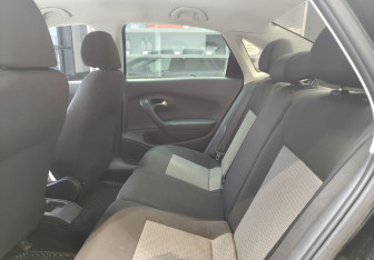 Подержанный автомобиль Volkswagen Polo Sedan 2012 года (14 фото)