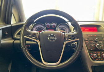 Подержанный автомобиль Opel Astra Hatchback 2014 года (13 фото)