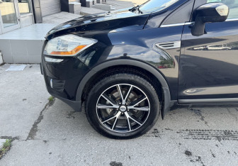 Подержанный автомобиль Ford Kuga 2012 года (17 фото)