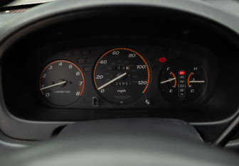 Подержанный автомобиль Honda CR-V 2001 года (12 фото)