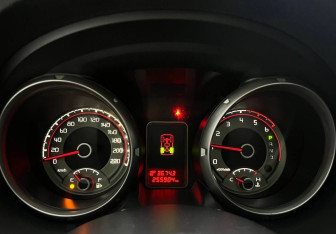 Подержанный автомобиль Mitsubishi Pajero 2014 года (12 фото)