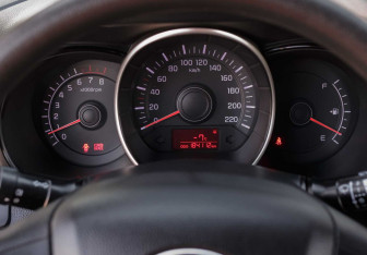 Подержанный автомобиль Kia Rio Hatchback 2013 года (12 фото)