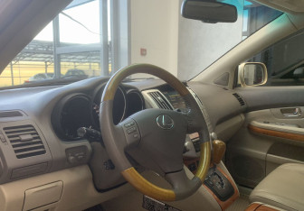 Подержанный автомобиль Lexus RX 2008 года (9 фото)