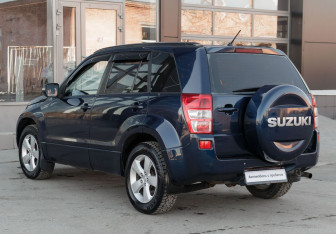 Подержанный автомобиль Suzuki Grand Vitara 2008 года (7 фото)