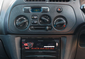 Подержанный автомобиль Mitsubishi Mirage Hatchback 1997 года (12 фото)