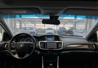 Подержанный автомобиль Honda Accord Sedan 2017 года (11 фото)