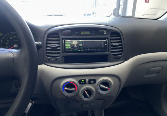 Подержанный автомобиль Hyundai Verna Sedan 2008 года (12 фото)