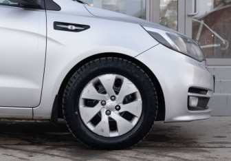 Подержанный автомобиль Kia Rio Hatchback 2017 года (9 фото)