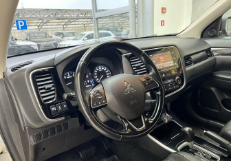 Подержанный автомобиль Mitsubishi Outlander 2018 года (7 фото)