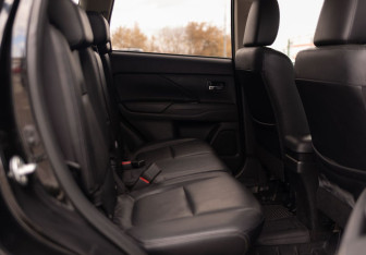 Подержанный автомобиль Mitsubishi Outlander 2015 года (19 фото)