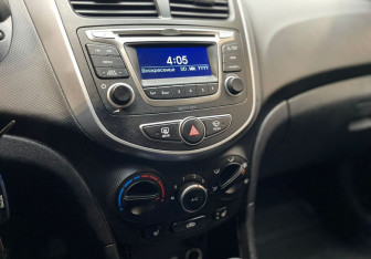 Подержанный автомобиль Hyundai Solaris Sedan 2015 года (16 фото)