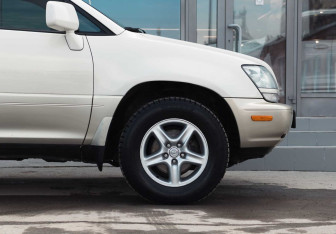 Подержанный автомобиль Lexus RX 2000 года (9 фото)