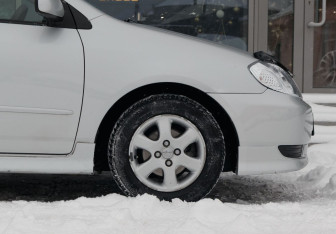 Подержанный автомобиль Toyota Corolla Hatchback 2001 года (9 фото)