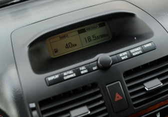 Подержанный автомобиль Toyota Avensis Sedan 2005 года (14 фото)