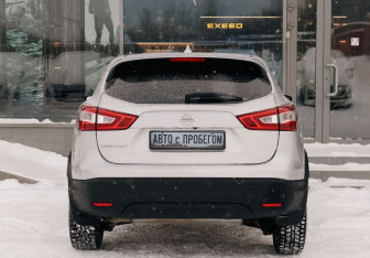 Подержанный автомобиль Nissan Qashqai 2017 года (6 фото)