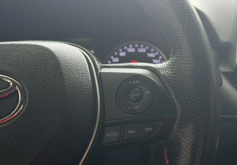 Подержанный автомобиль Toyota RAV4 2011 года (12 фото)