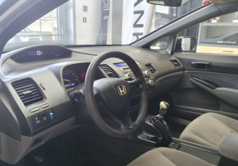 Подержанный автомобиль Honda Civic Sedan 2008 года (7 фото)