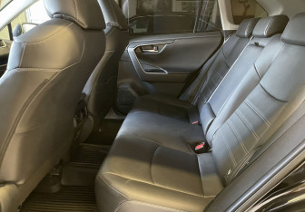 Подержанный автомобиль Toyota RAV4 2021 года (9 фото)